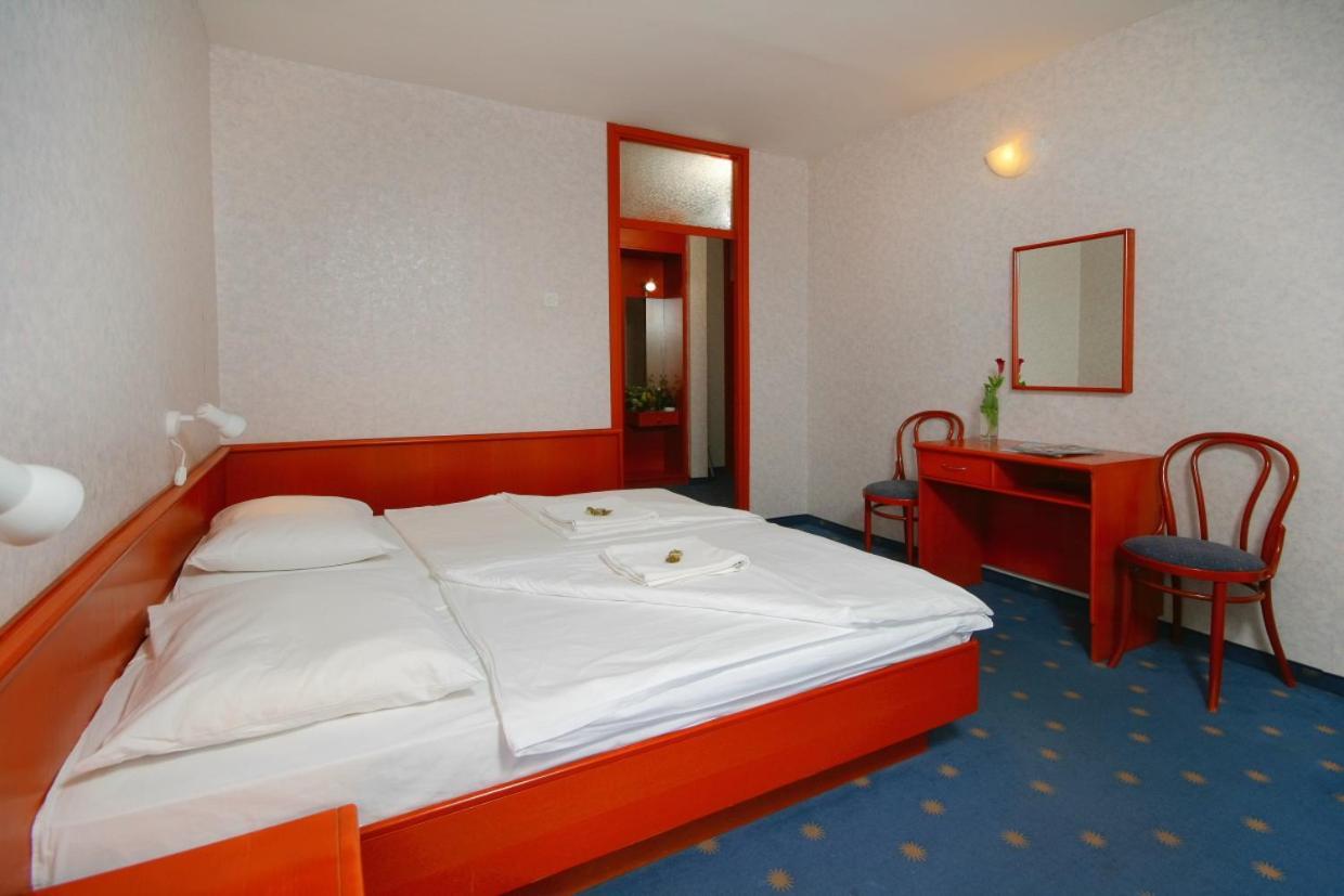 Hotel Laguna Gradac  Extérieur photo
