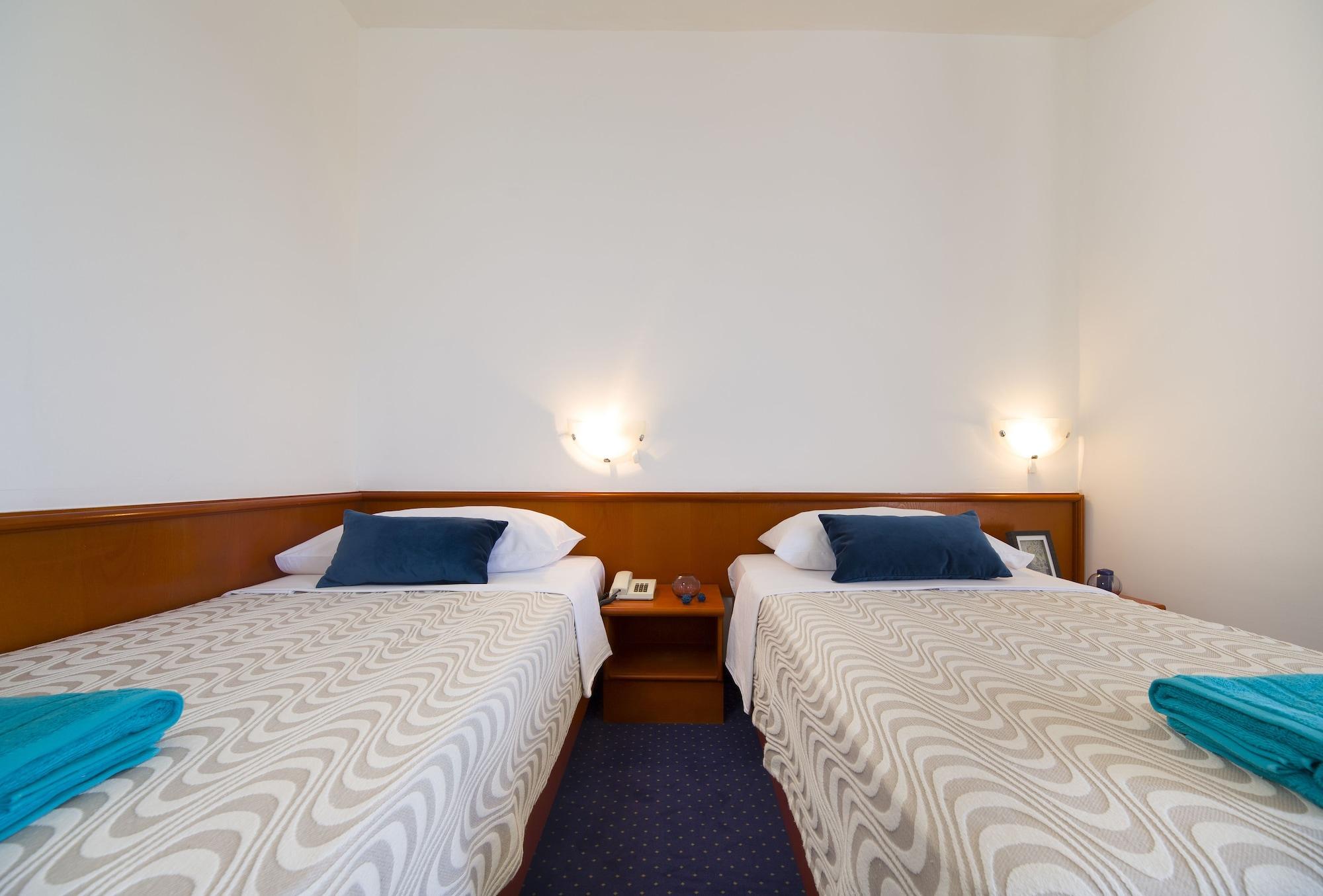 Hotel Laguna Gradac  Extérieur photo