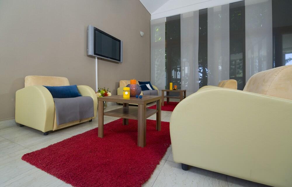 Hotel Laguna Gradac  Extérieur photo